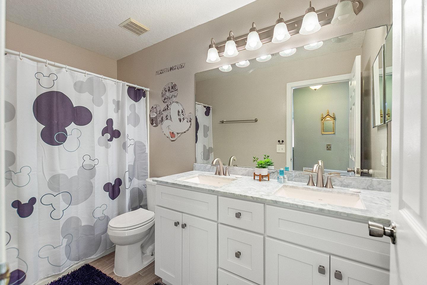 Queen Suite -Shared Bath - 4