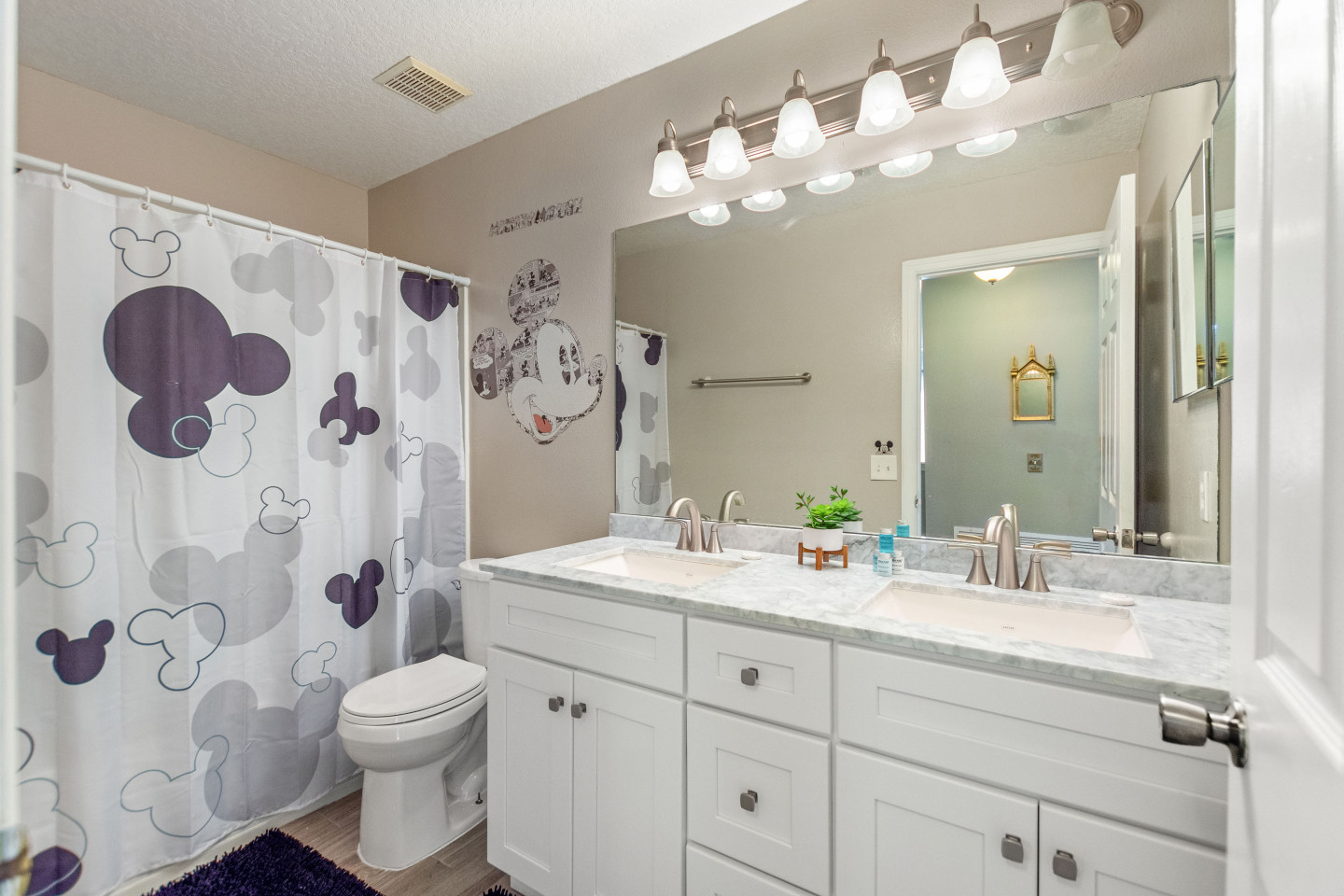 Queen Suite -Shared Bath - 7