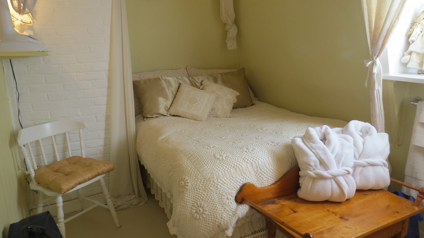  Angelique(Single Bed)  -  115 years old house in charlevoix q  - Gallery -  1