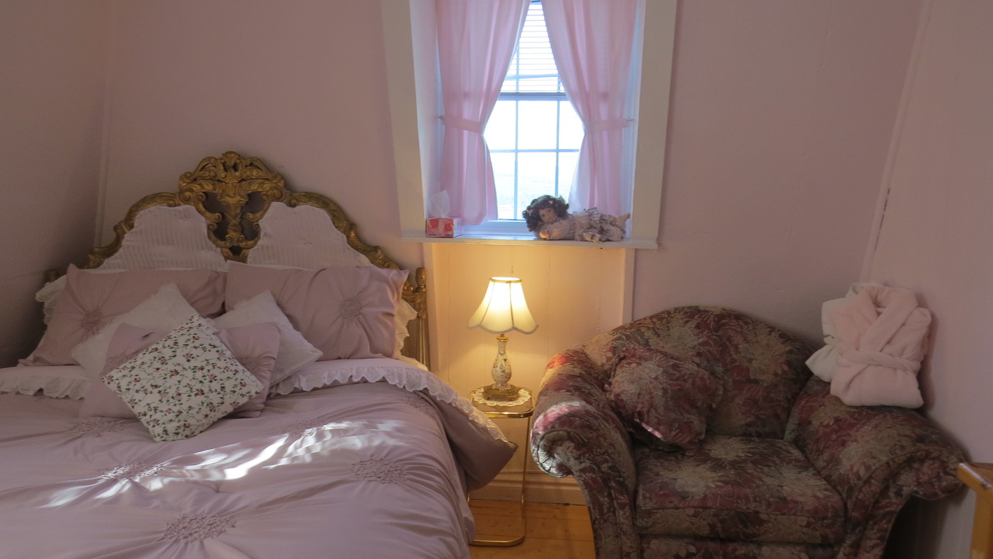  Victoria(Single Bed)  -  115 years old house in charlevoix q  - Gallery -  1