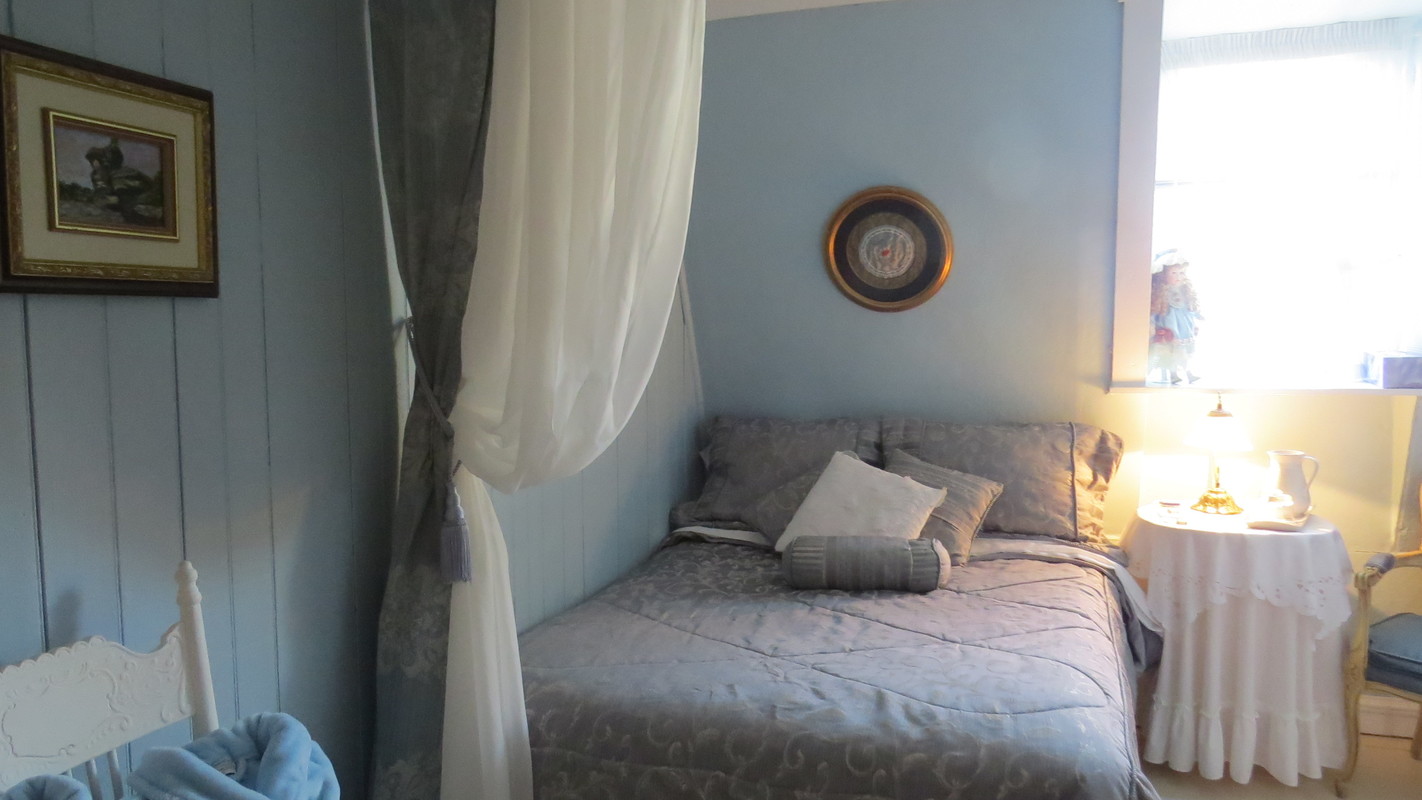  Elizabeth(Full Room)  -  115 years old house in charlevoix q  - Gallery -  1