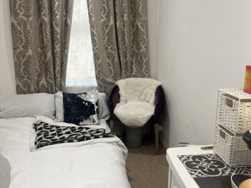 ARTIST RESIDENCE 