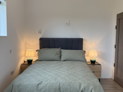 Ensuite Large Private Bedroom - Gallery - 32