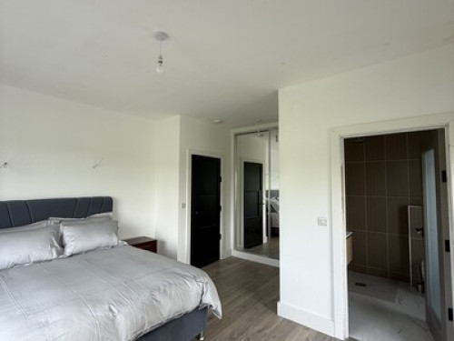 Ensuite Large Private Bedroom - Gallery - 30