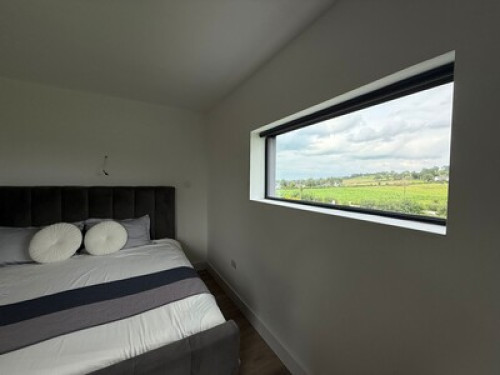 Ensuite Large Private Bedroom - Gallery - 37