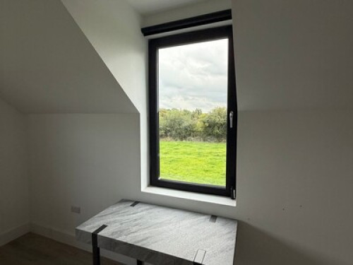 Ensuite Large Private Bedroom - Gallery - 11
