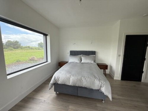 Ensuite Large Private Bedroom - Gallery - 21