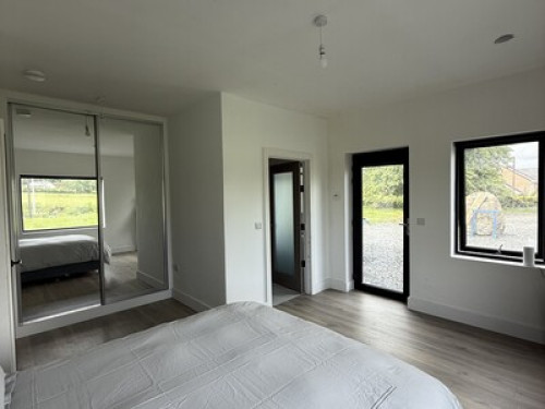 Ensuite Large Private Bedroom - Gallery - 26