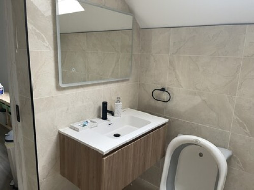 Ensuite Large Private Bedroom - Gallery - 7