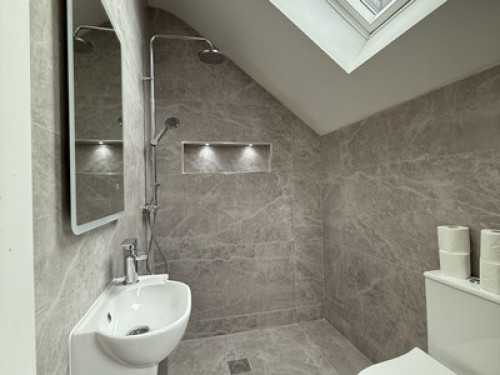 Ensuite Large Private Bedroom - Gallery - 33