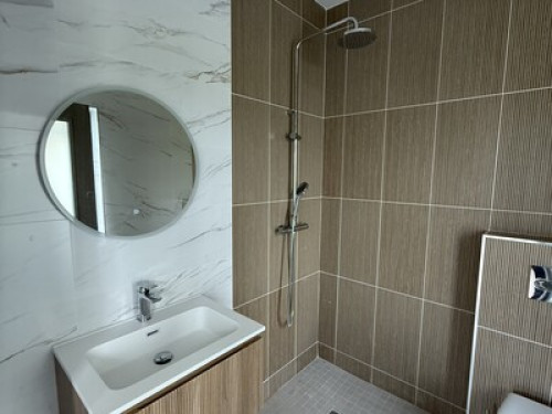 Ensuite Large Private Bedroom - Gallery - 23