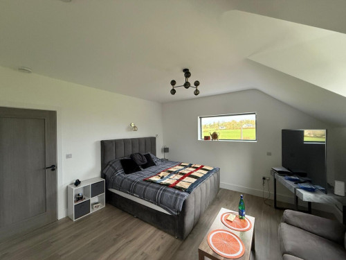 Ensuite Large Private Bedroom - Gallery - 15