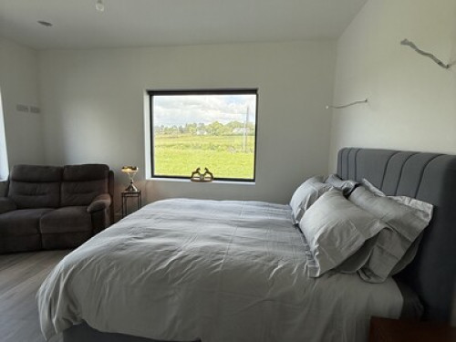 Ensuite Large Private Bedroom - Gallery - 25