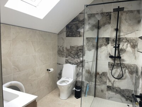 Ensuite Large Private Bedroom - Gallery - 6