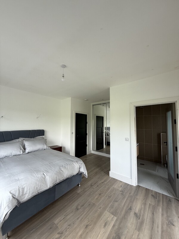  Front Bedroom - Ground Floor(Full Room)  -  Ensuite Large Private Bedroom  - Gallery -  1