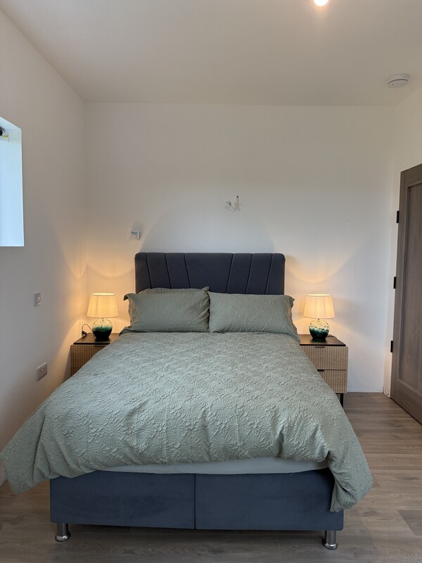  Upstairs Bedroom(Full Room)  -  Ensuite Large Private Bedroom  - Gallery -  1