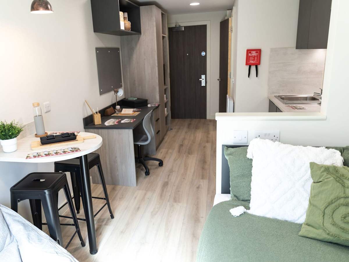 Deluxe Plus Studio - Stanley Studios - Gallery - 6