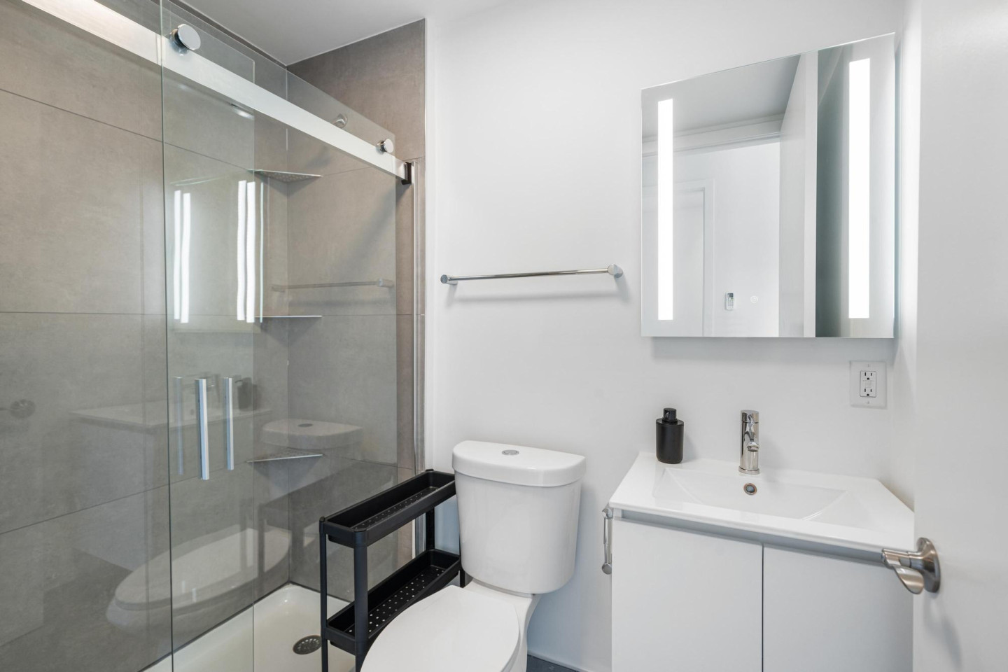 34 - Private Room In A 3-3 Apartment - Modern Coliving Experience in Vibrant East Little Havana, Miami - Gallery - 3