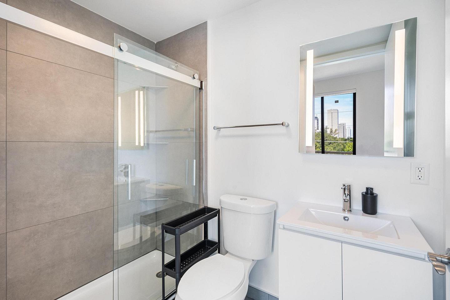 24 - Private Room In A 3-3 Apartment - Modern Coliving Experience in Vibrant East Little Havana, Miami - Gallery - 14