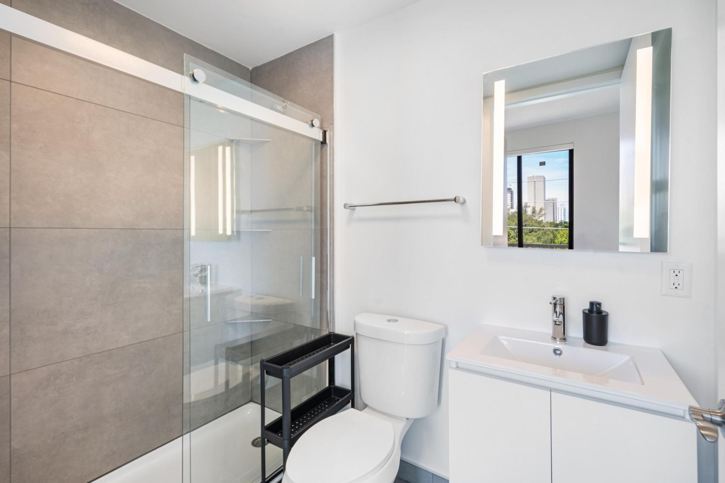 24 - Private Room In A 3-3 Apartment - Modern Coliving Experience in Vibrant East Little Havana, Miami - Gallery - 11