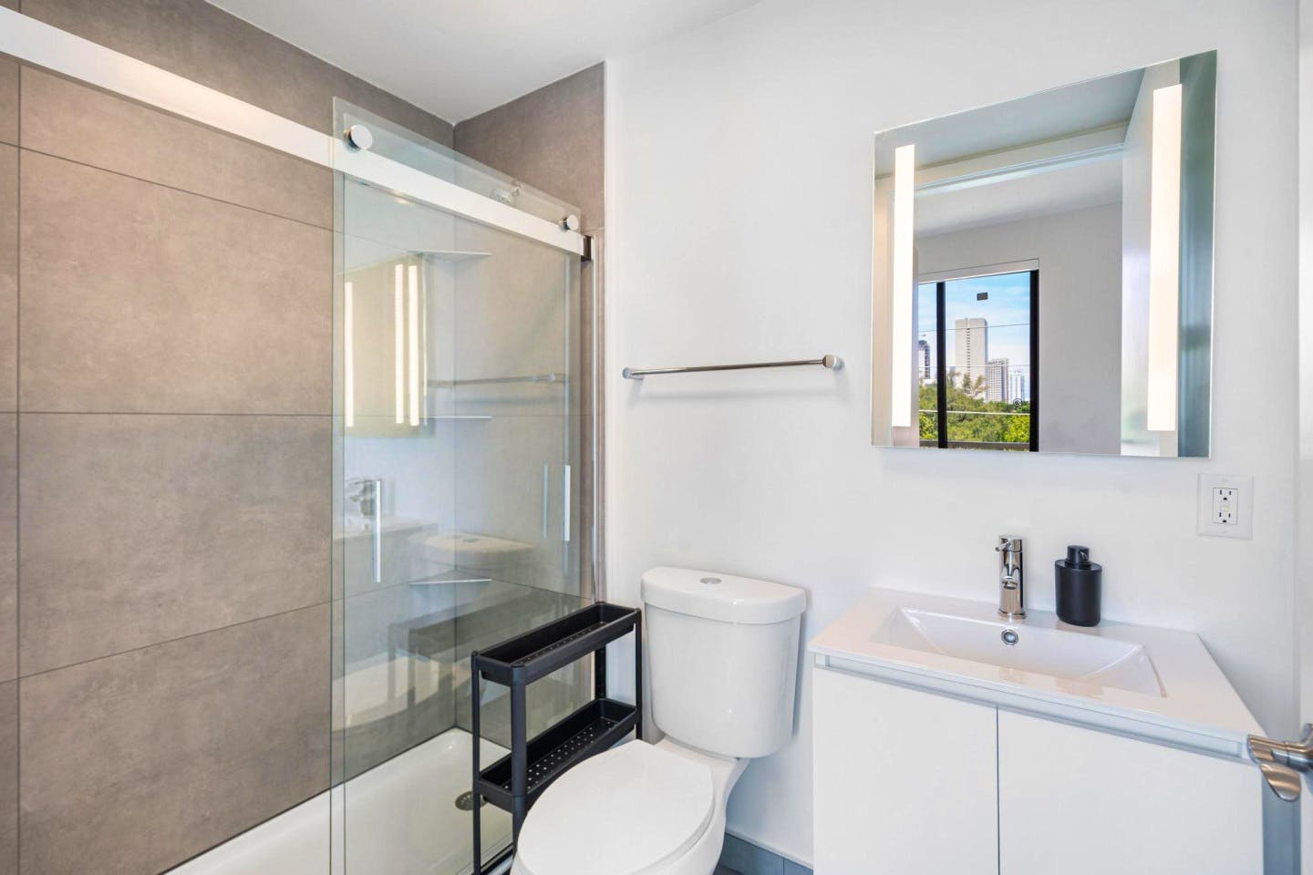 24 - Private Room In A 3-3 Apartment - Modern Coliving Experience in Vibrant East Little Havana, Miami - Gallery - 8