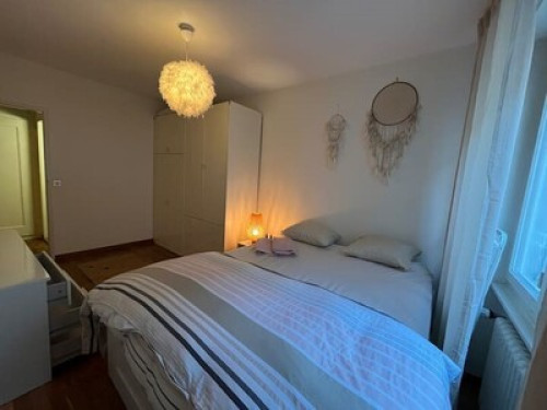 Room for rent near the lake!