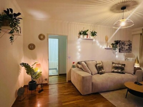 Room for rent near the lake!