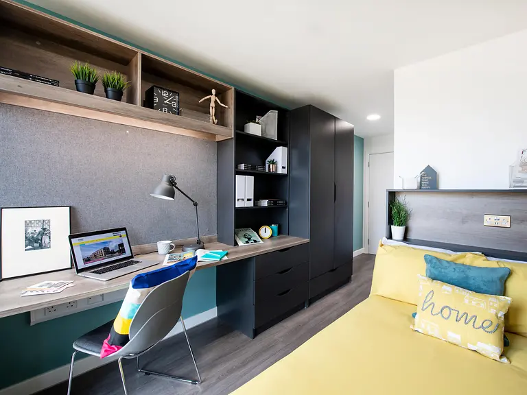  Standard En Suite  -  Anglia House  - Gallery -  3