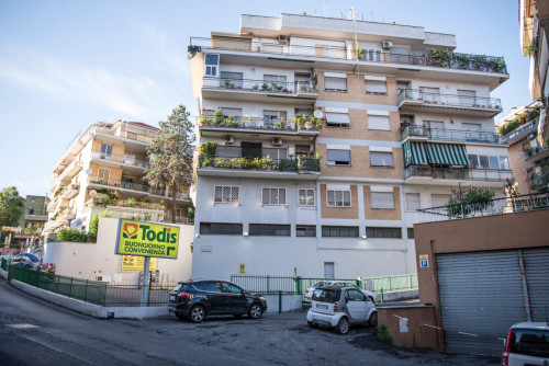 Wonderful double ensuite bedroom in Primavalle