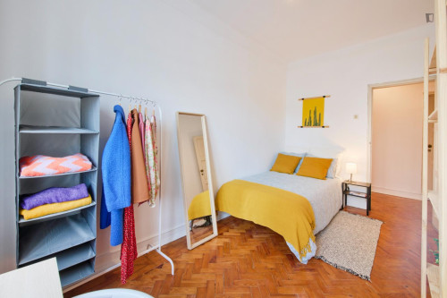 Sunny bedroom in a 8-bedroom flat