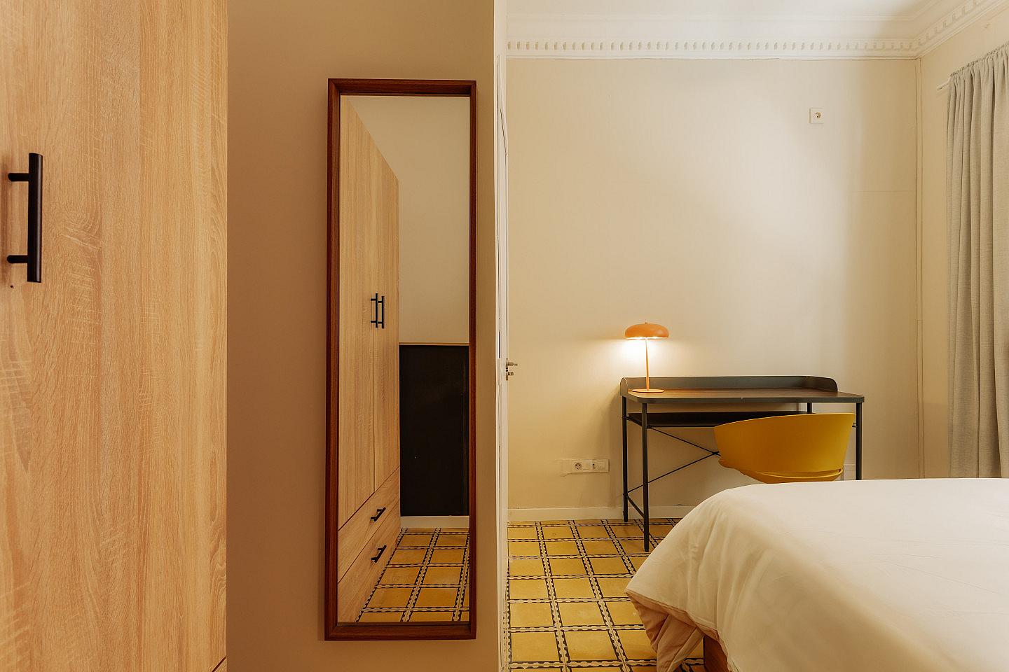  LIBRA ROOM 4  -  Modern Coliving with Character in the Heart of Vibrant Ciutat Vella Apartment  - Gallery -  2