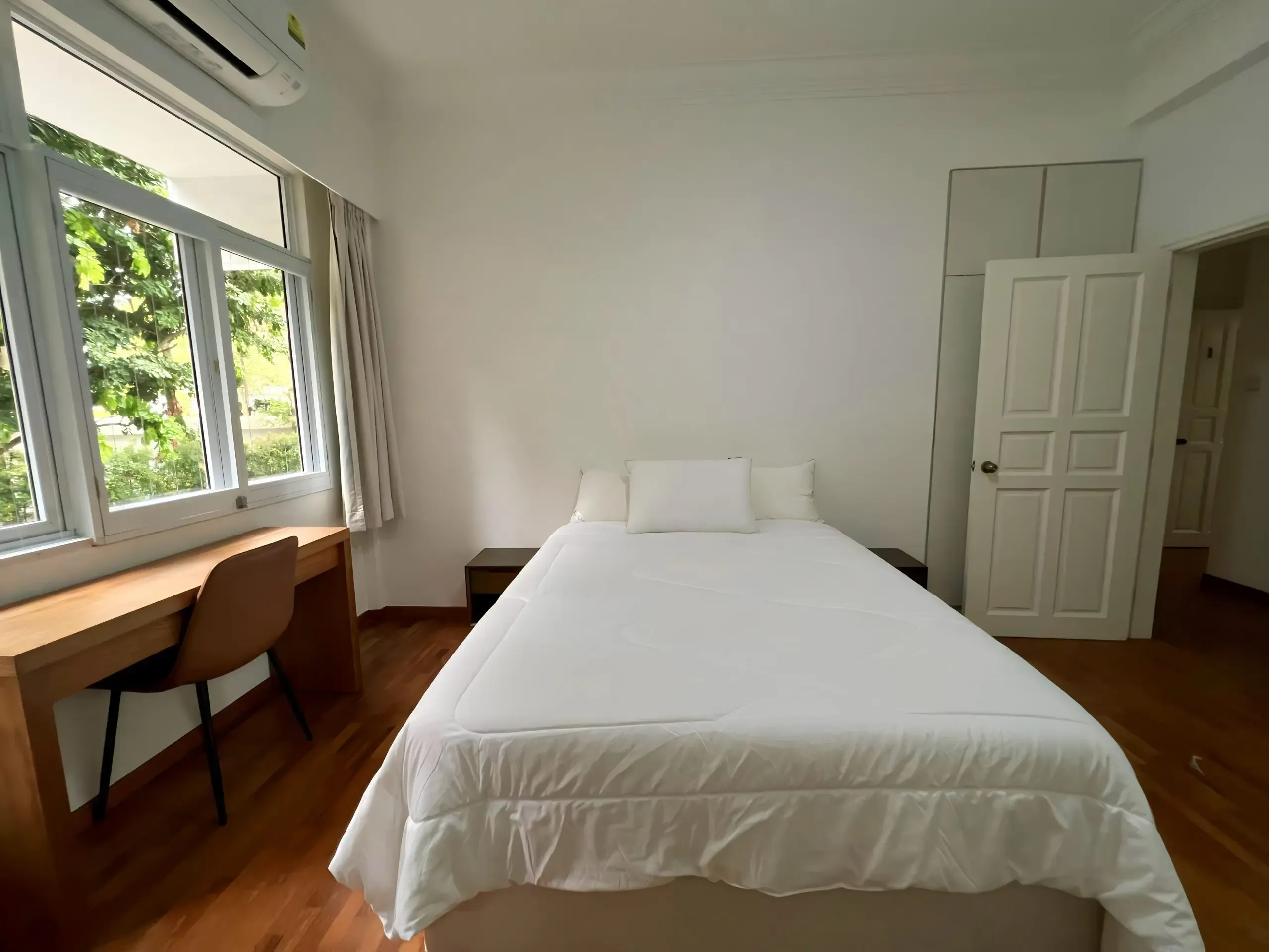 Master Suite - Hollandswood Court - Gallery - 3