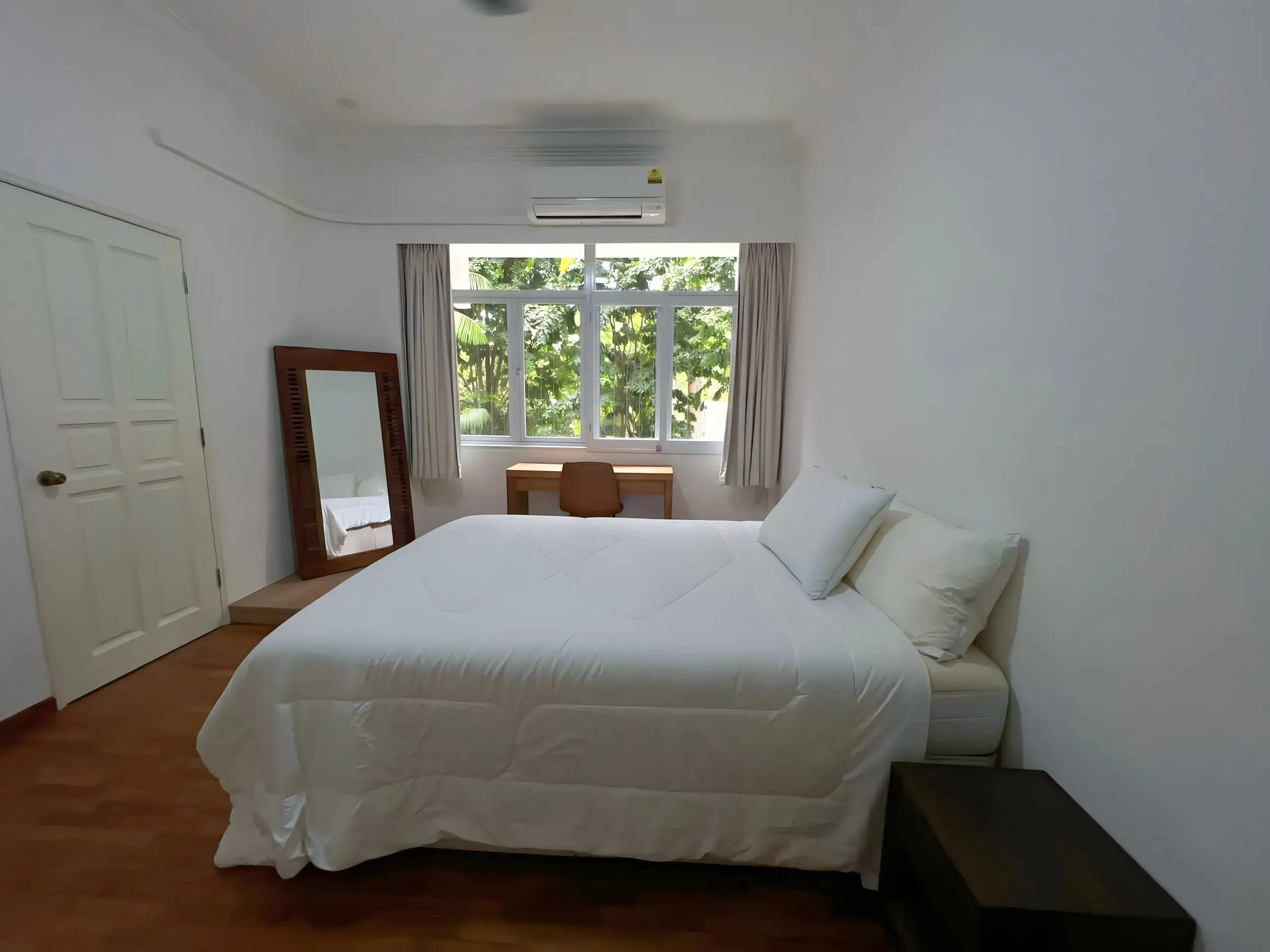 Master Suite - Hollandswood Court - Gallery - 1