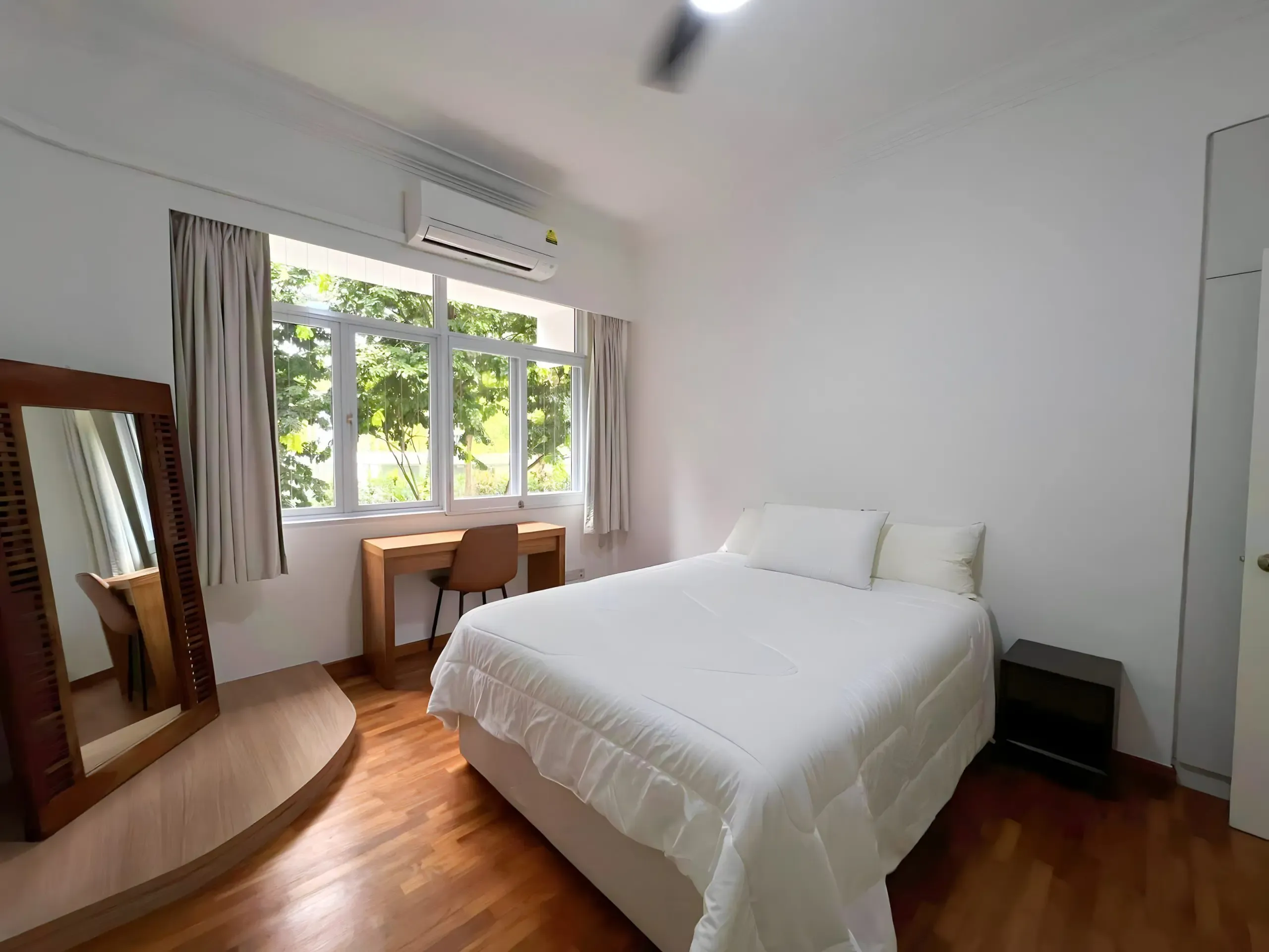 Master Suite - Hollandswood Court - Gallery - 2