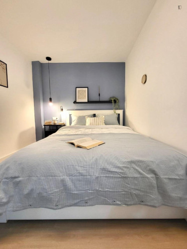 Welcoming single bedroom in shared flat in Pla del Bon Repòs