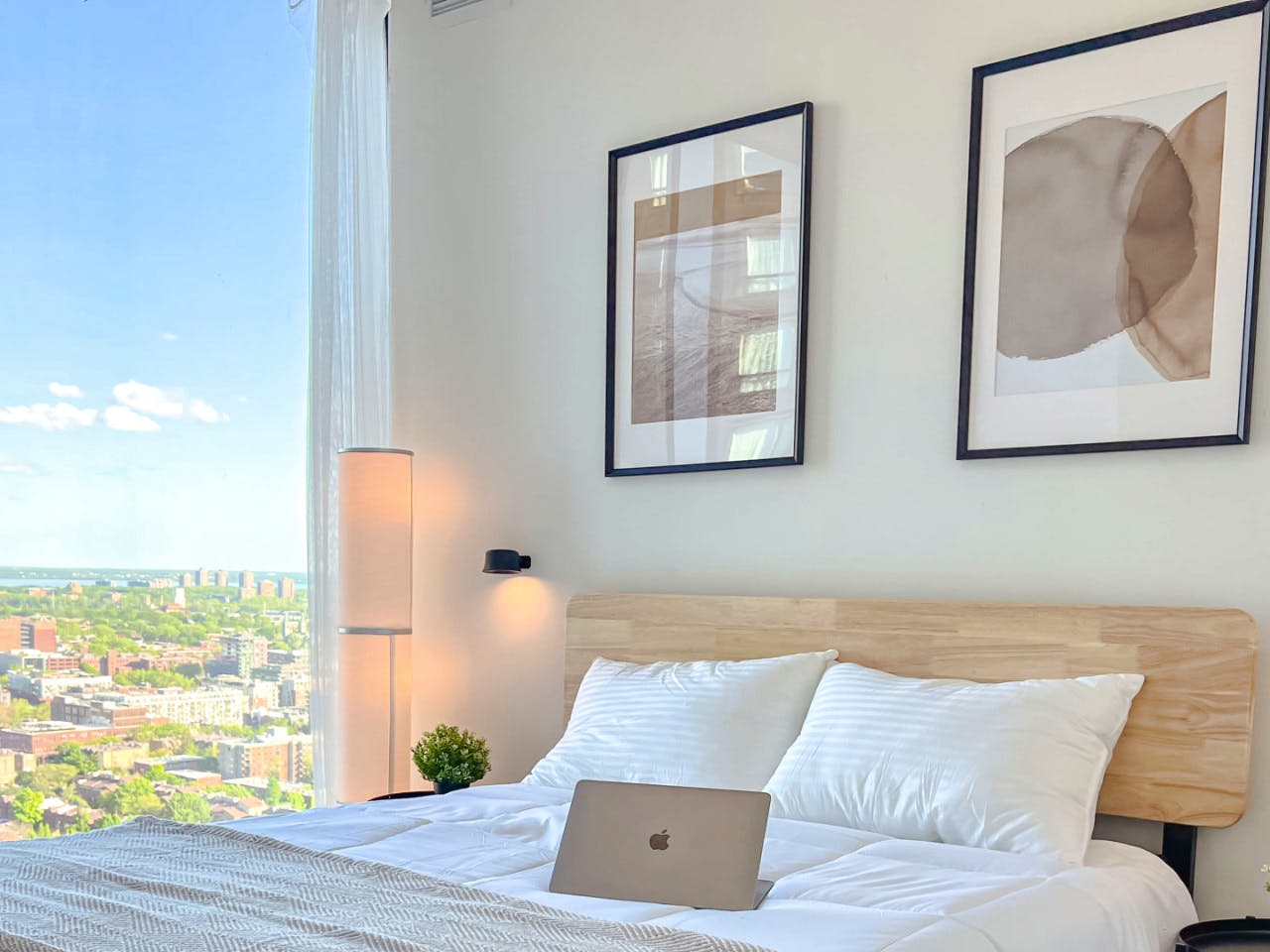  Private Room  -  Amazing Luxury Apt. w/ Pool + Gym near Lucien-L'Allier Station  - Gallery -  12