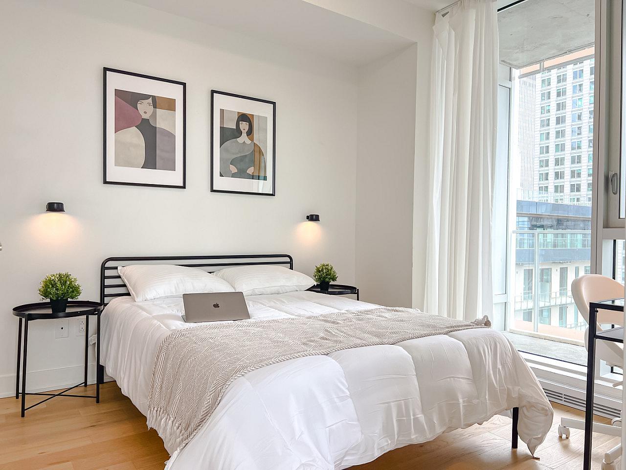  Master  -  Amazing Luxury Apt. w/ Pool + Gym near Lucien-L'Allier Station  - Gallery -  11