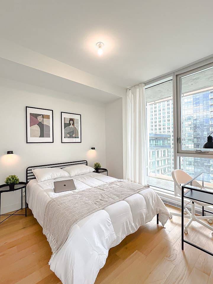  Master  -  Amazing Luxury Apt. w/ Pool + Gym near Lucien-L'Allier Station  - Gallery -  10
