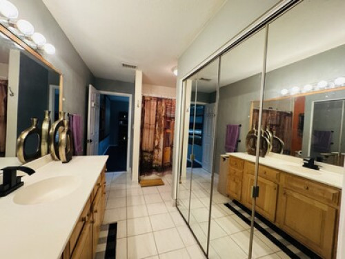 Beautiful open spacious room 