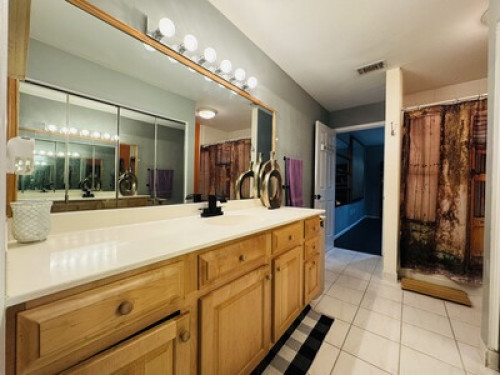 Beautiful open spacious room 