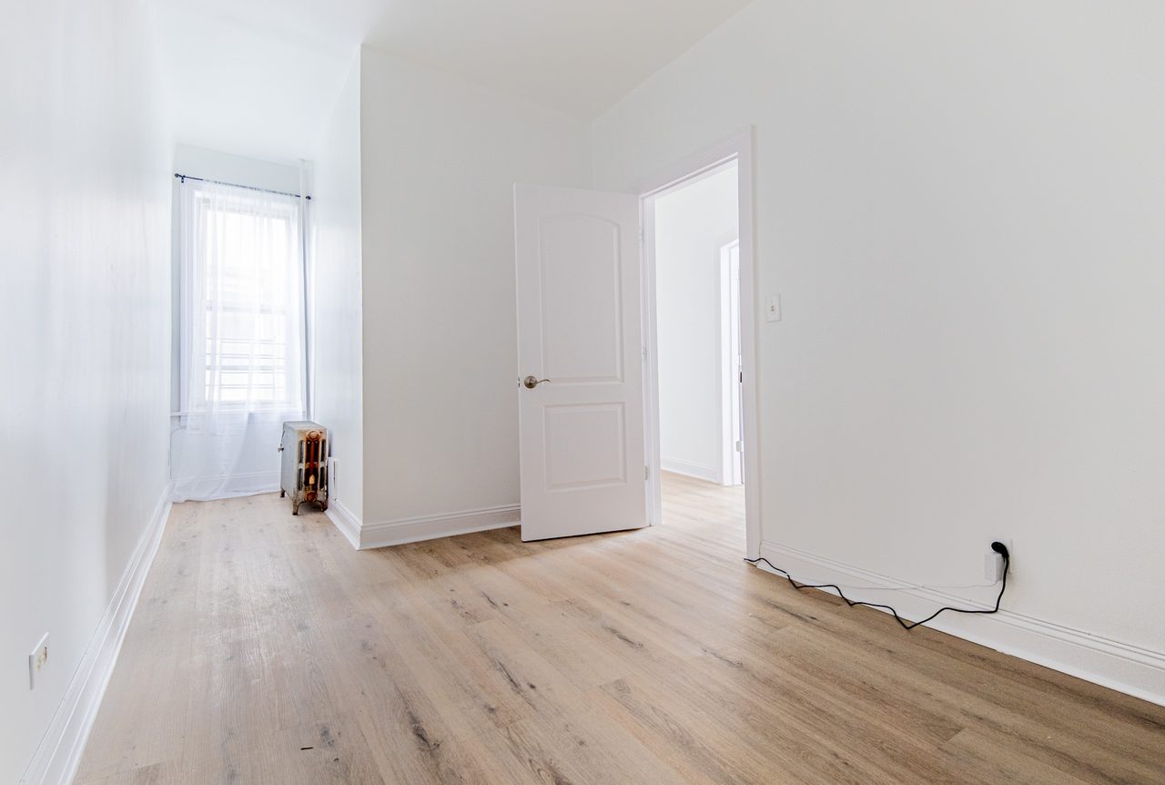  #1876: Sunset Park - Queen Bedroom D  -  #1876: Sunset Park  - Gallery -  2