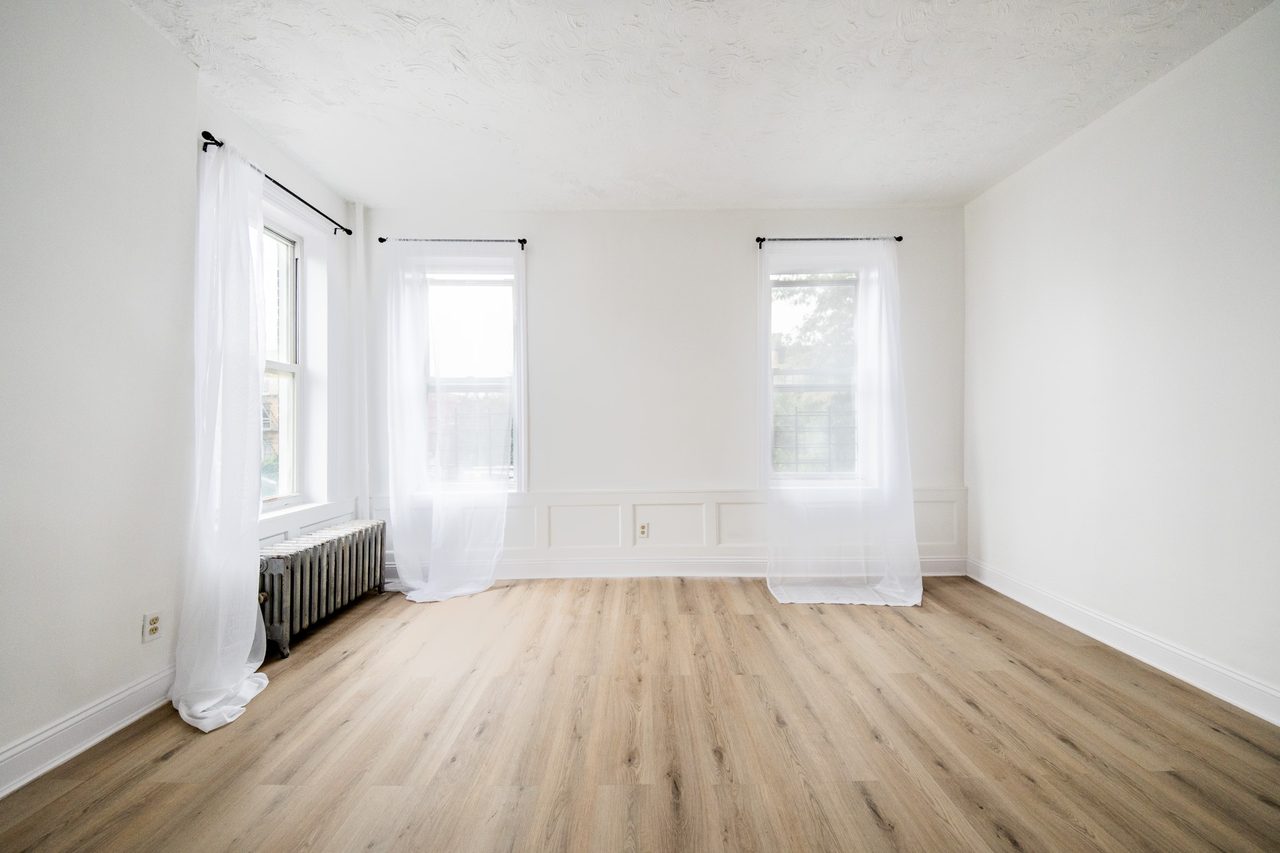  #1876: Sunset Park - Queen Bedroom B  -  #1876: Sunset Park  - Gallery -  1