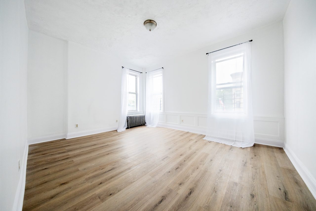  #1876: Sunset Park - Queen Bedroom B  -  #1876: Sunset Park  - Gallery -  3