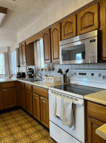 Vibrant Lovely House w/ Backyard near Bobolink Park and Fraserview Clubhouse