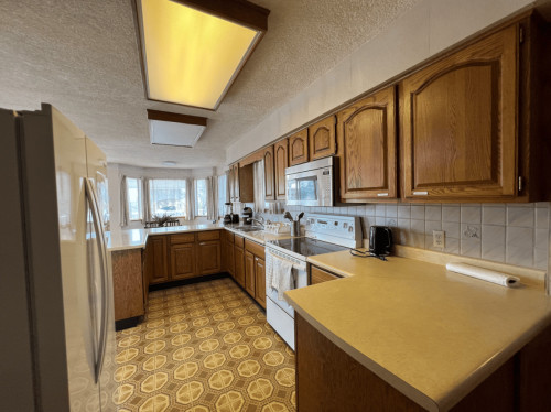 Vibrant Lovely House w/ Backyard near Bobolink Park and Fraserview Clubhouse