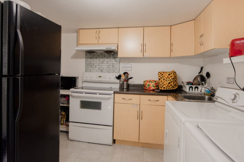 Spacious Comfortable House w/ Backyard near VanDusen Botanical Garden