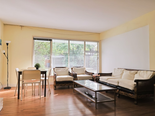 Spacious Comfortable House w/ Backyard near VanDusen Botanical Garden