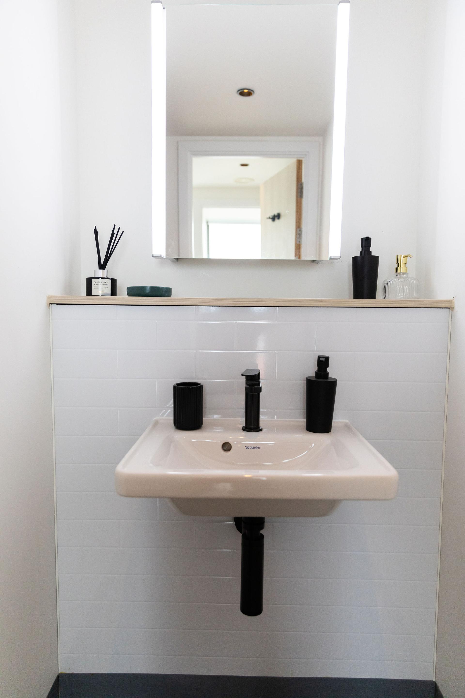 En-Suite (3-10) - 6