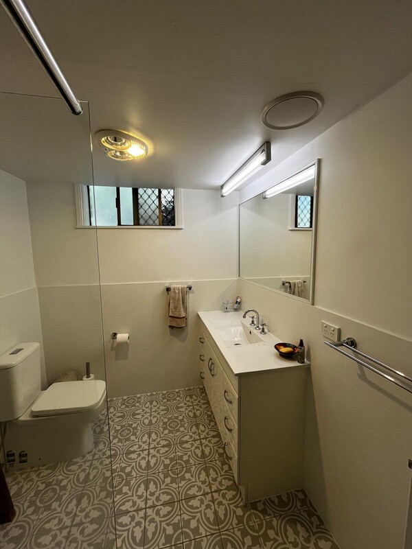  Room 1  -  One Bedroom Burleigh Heads  - Gallery -  1