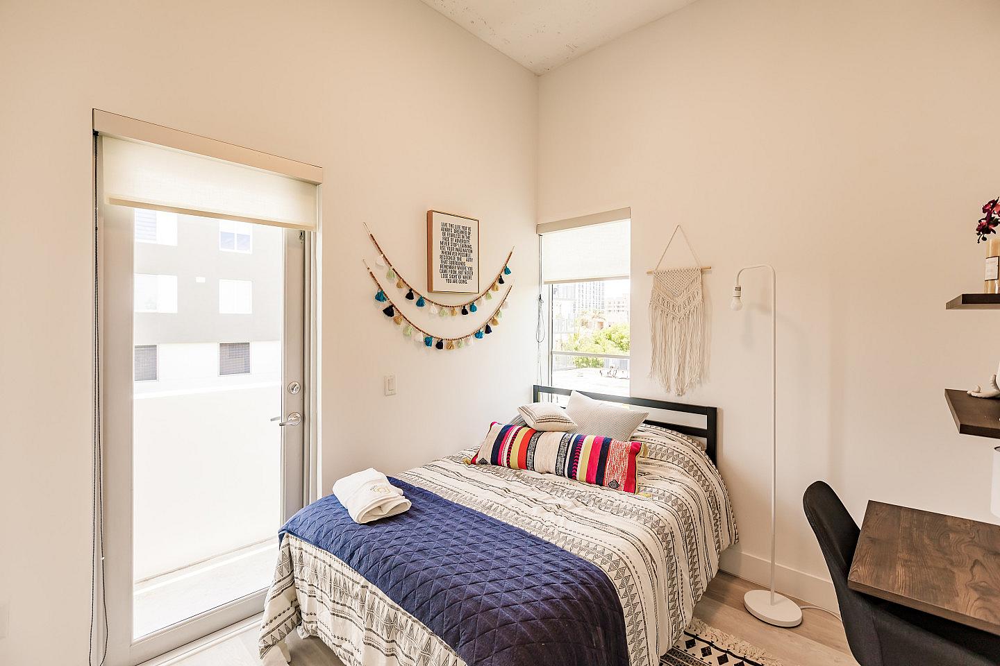 Bedroom In A 3-Bed Mixed Gender Apartment - Vibrant Coliving Community in Culturally Rich Little Havana, Miami - Gallery - 9